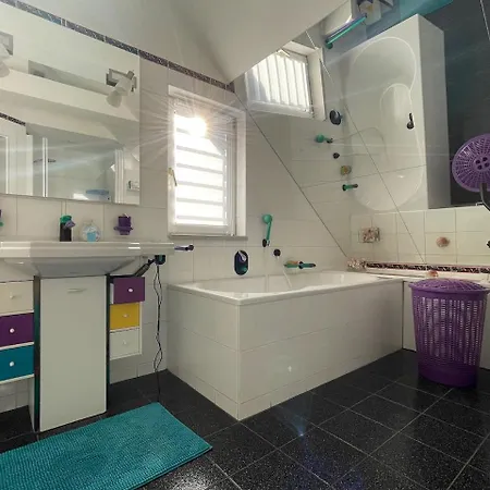 Maisonette With Garden - Karlsbadlove Apartman *